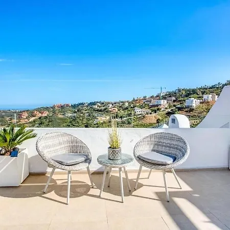 Luxury-penthouse-la Mairena-seaview-jacuzzi-marbella Apartment *