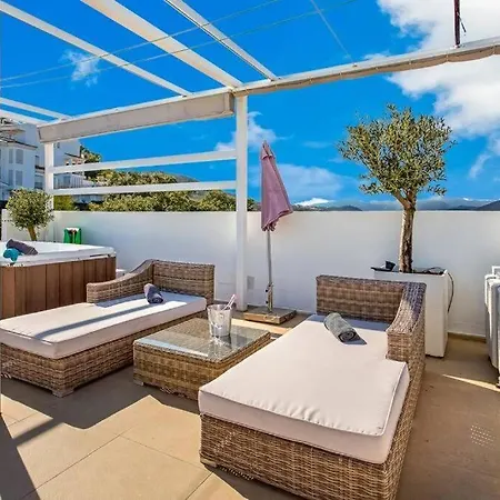 Luxury-penthouse-la Mairena-seaview-jacuzzi-marbella Apartment