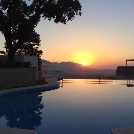Luxury-penthouse-la Mairena-seaview-jacuzzi-marbella * La Mairena