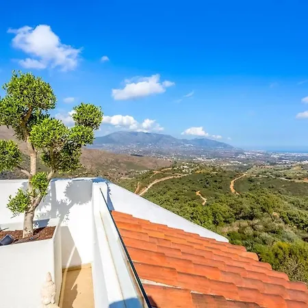 Luxury-penthouse-la Mairena-seaview-jacuzzi-marbella